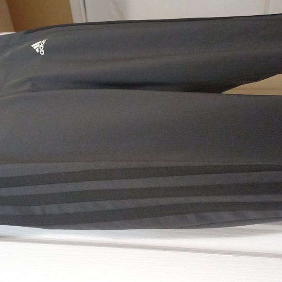 LIKE NEW Adidas Activewear - Picture 7 of 8